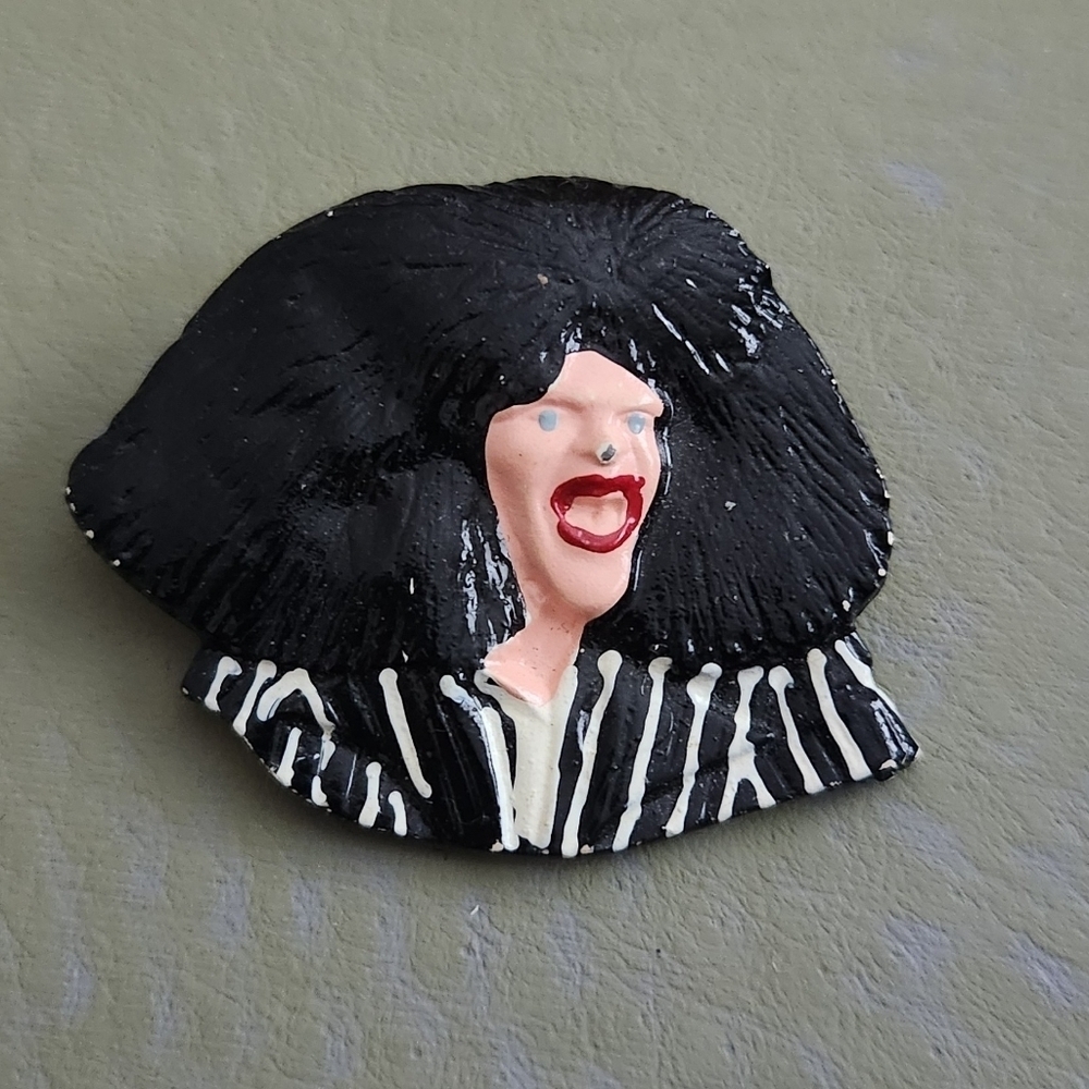 1970s Rare- Gilda Radner Roseanne Roseannadanna Pin